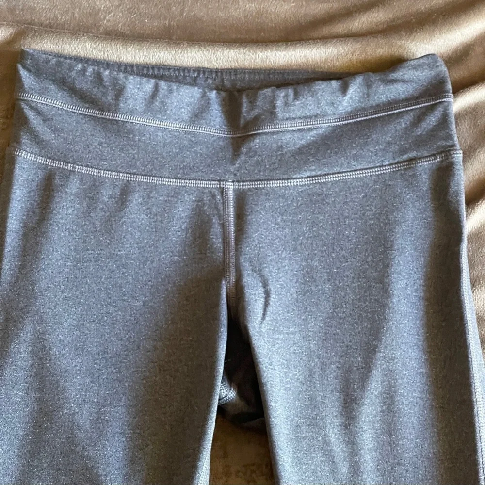4 for 16$ Women’s Gray 3/4 Champion Length Workout Leggings